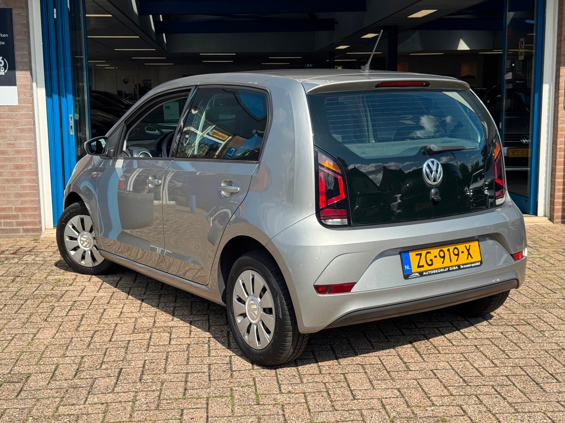 Volkswagen Up! 1.0 BMT move up! 2019 AIRCO Bleuthooh NAP, Auto's, Voorwielaandrijving, Dealer onderhouden, Stof, Gebruikt