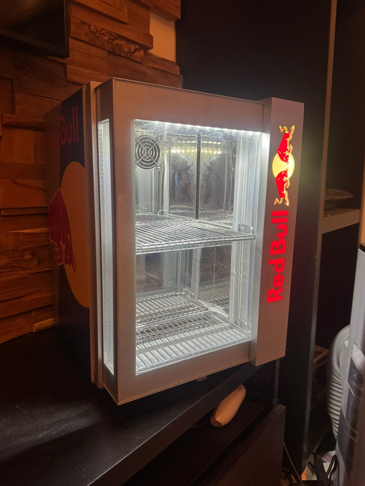 Speciale red bull koelkast mini, Ophalen, Zonder vriesvak, Minder dan 45 cm, Minder dan 85 cm
