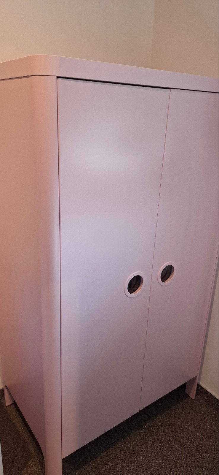 Roze kledingkast met hangruimte en planken, Huis en Inrichting, Ophalen, Met deur(en), 100 tot 150 cm, 50 tot 100 cm