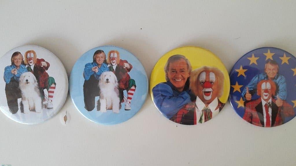 4 Buttons Bassie & Adriaan, Verzenden, Zo goed als nieuw, Overige onderwerpen, Button
