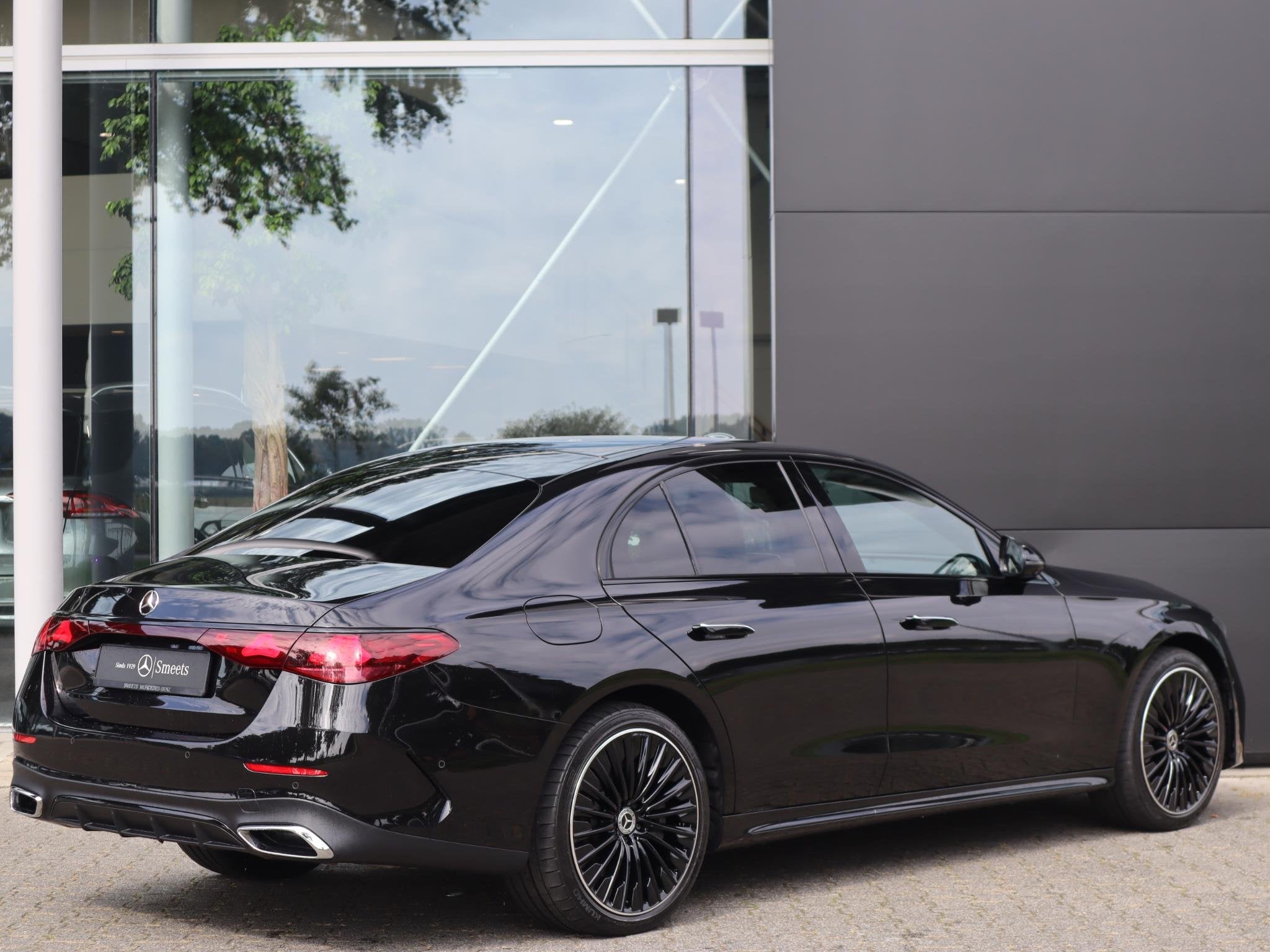 Mercedes-Benz E-Klasse E 300 e 4MATIC Autom. mit EQ Hybrid T, Auto's, Dealer onderhouden, Stof, Gebruikt, Zwart