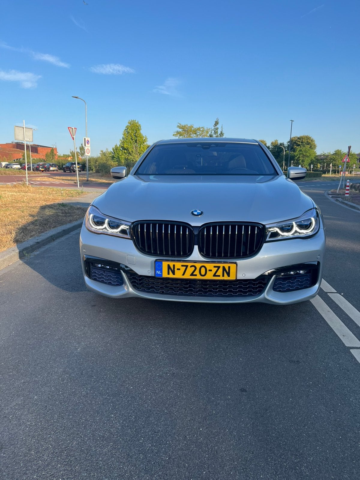 BMW 7-Serie 740i 326pk Aut 2016 Grijs, Automaat, Achterwielaandrijving, Zwart, 1700 kg
