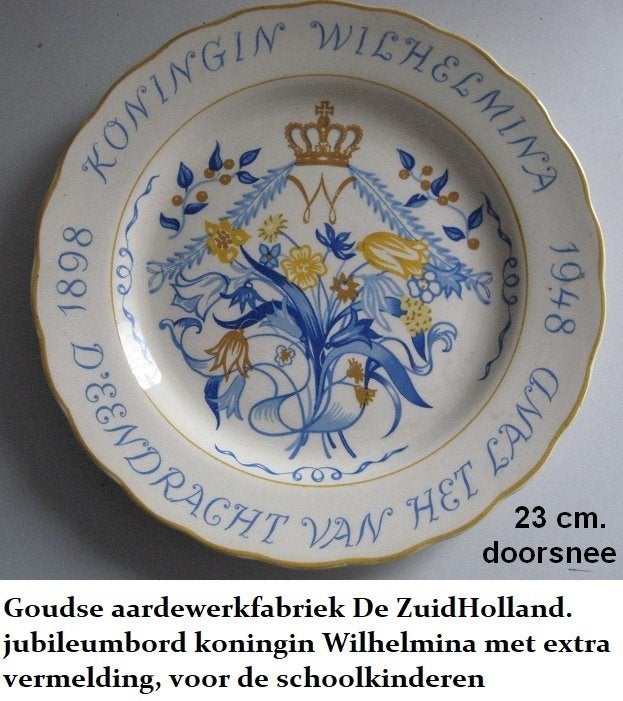 Goudse Aardewerkfabriek ZuidHolland, wandbord Wilhelmina, Verzamelen, Koninklijk Huis en Royalty, Ophalen of Verzenden, Zo goed als nieuw