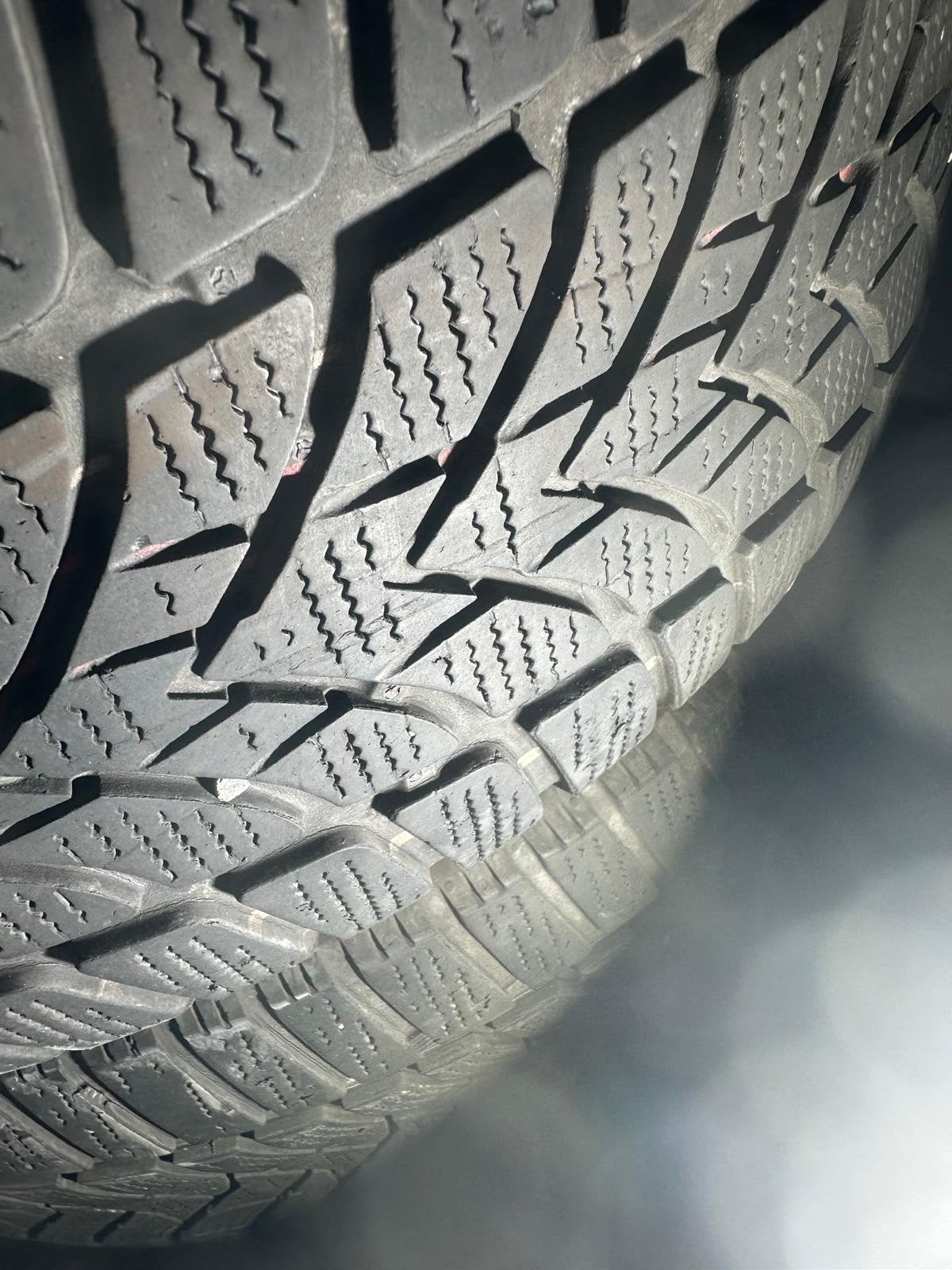 4x Winterbanden 205/55 R16 - Pirelli & Dunlop - Z.G.A.N., 16 inch, Band(en), 205 mm, Winterbanden