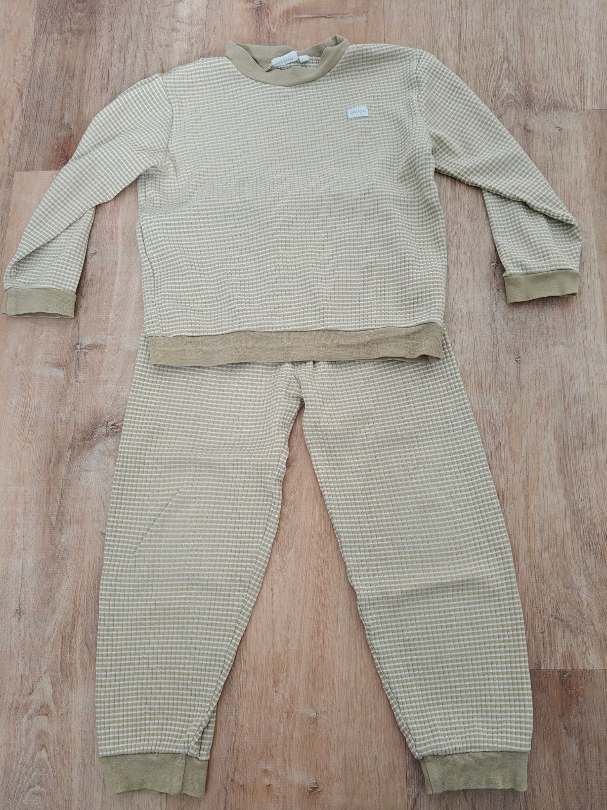 Feetje pyjama, kahki, maat 110, Kinderen en Baby's, Ophalen of Verzenden, Zo goed als nieuw, Meisje, Nacht- of Onderkleding