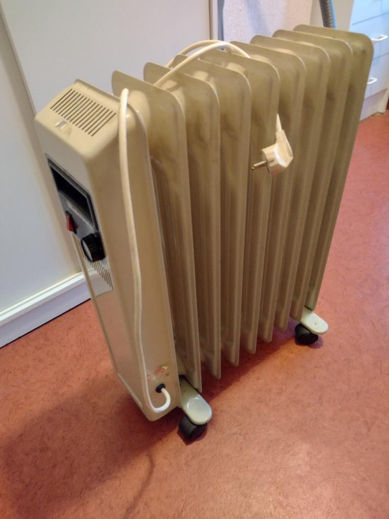 Oliegevulde Radiator met Thermostaat€10, Ophalen, Gebruikt, Kachel, 60 tot 150 cm