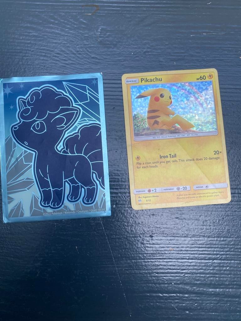 Pikachu Pokémon kaart met Vulpix sleeve, Ophalen of Verzenden, Zo goed als nieuw, Losse kaart