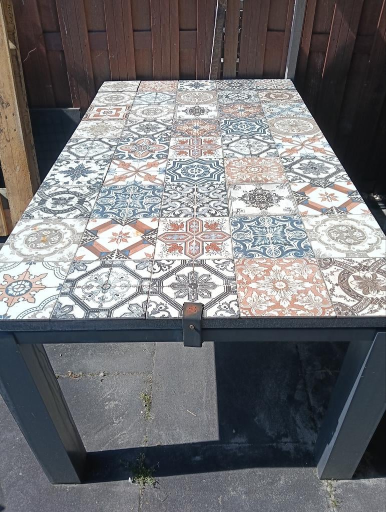 Tuin tafel 180x100 - opknapper met zelf betegeld blad, Tuin en Terras, Tuintafels, Ophalen, Gebruikt, Rechthoekig, Overige materialen
