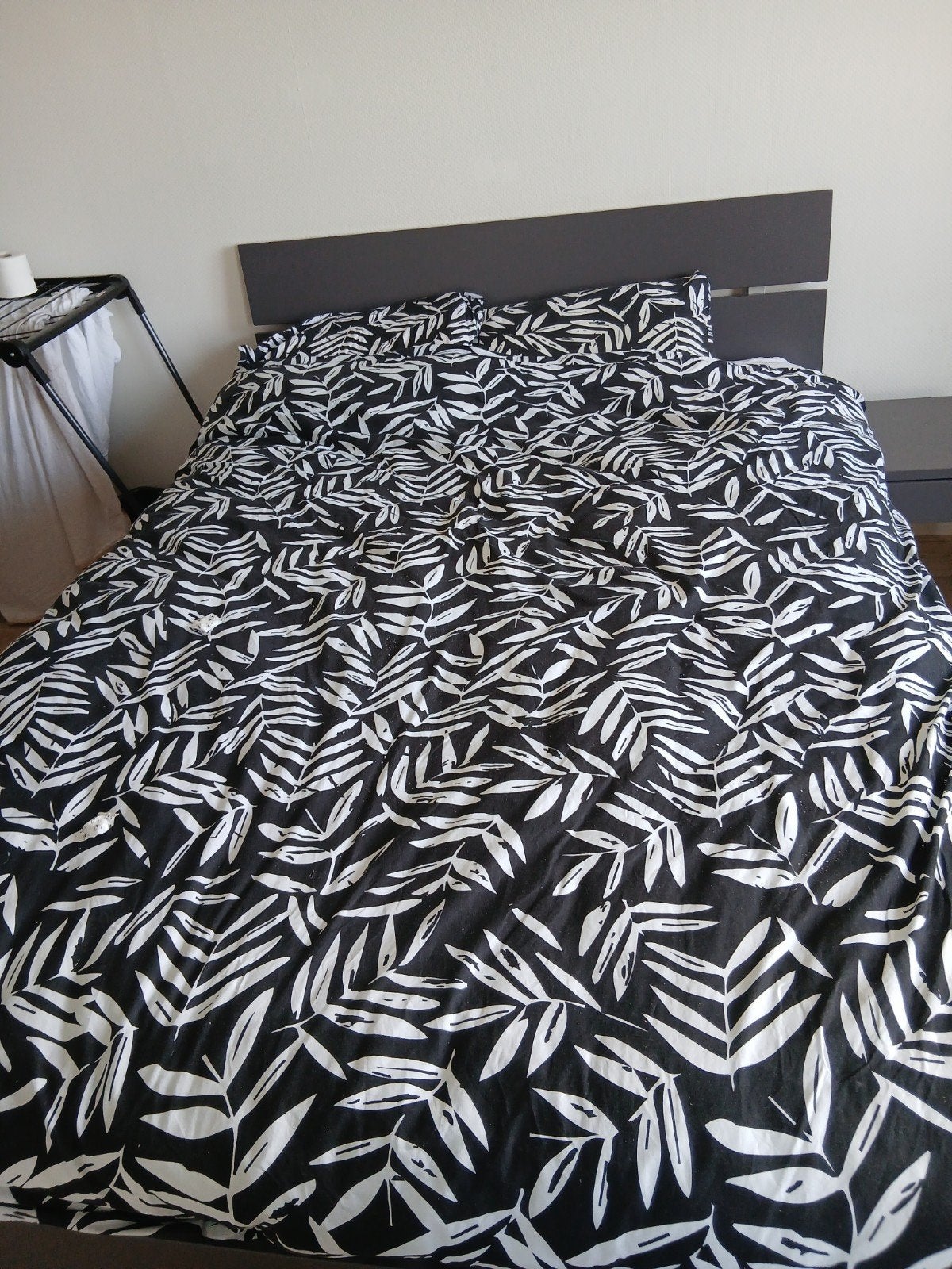 Bed van 1 jaar oud tegen kleine vergoeding, Ophalen, Tweepersoons, 140 cm, Zo goed als nieuw