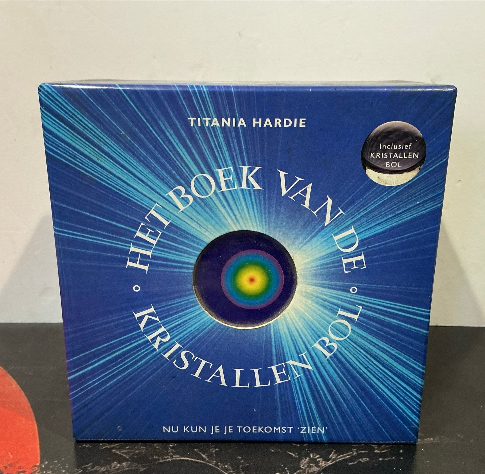 Het Boek van de Kristallen Bol - Titania Hardie, Boeken, Verzenden, Zo goed als nieuw, Spiritualiteit algemeen, Instructieboek