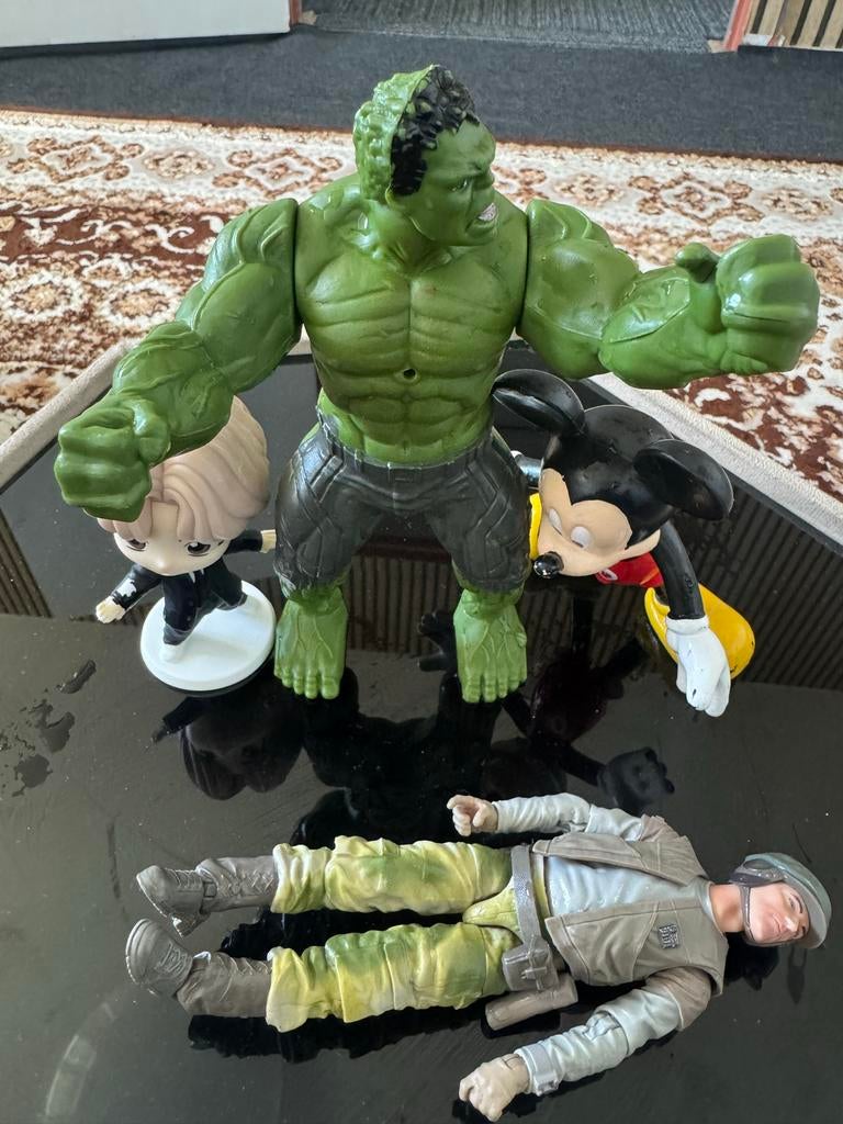 Diverse speelgoedfiguren: Hulk, Mickey Mouse, etc., Tuin en Terras, Ophalen, Zo goed als nieuw