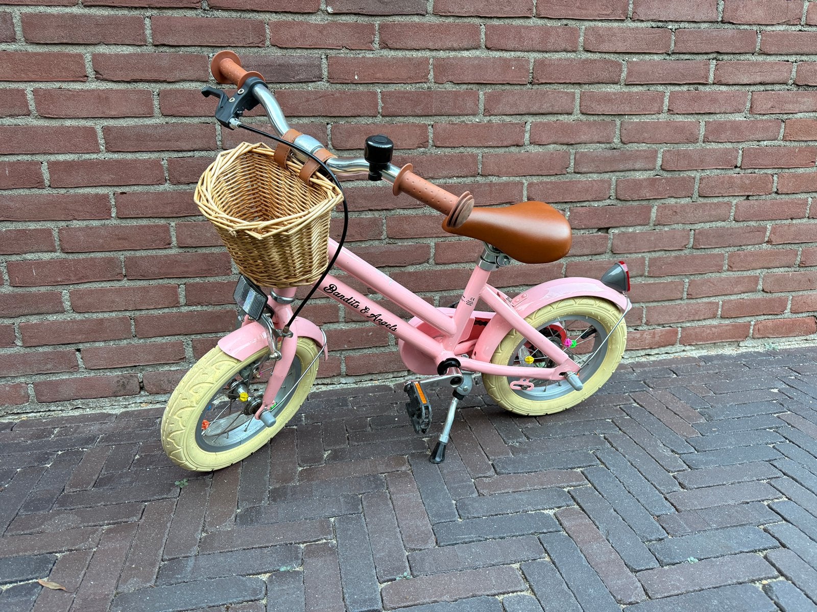 Kinderfiets 12 inch roze Bandits and Angels, Fietsen en Brommers, Ophalen, Zo goed als nieuw, Terugtraprem, Minder dan 16 inch