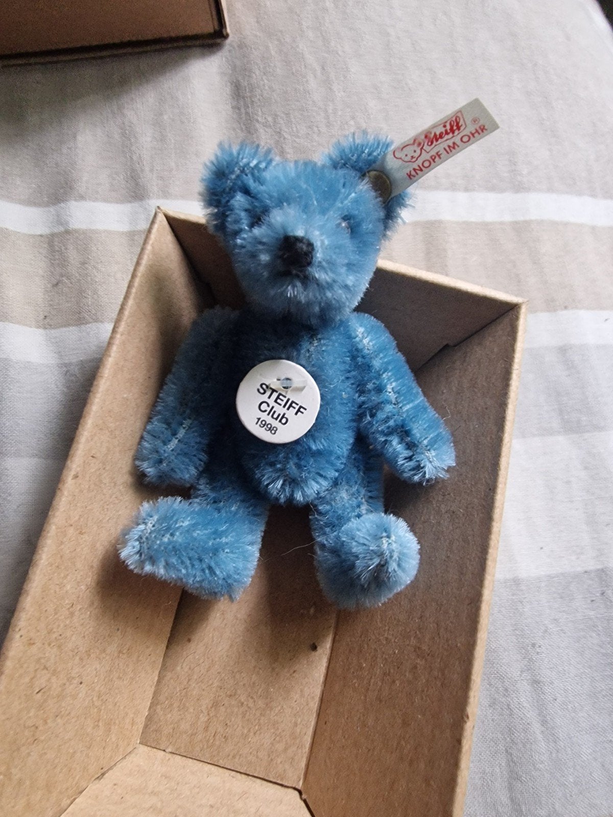 Steiff Club Geschenk 1998/99 Teddybeer Blauw 7, Verzamelen, Beren en Cherished Teddies, Ophalen of Verzenden