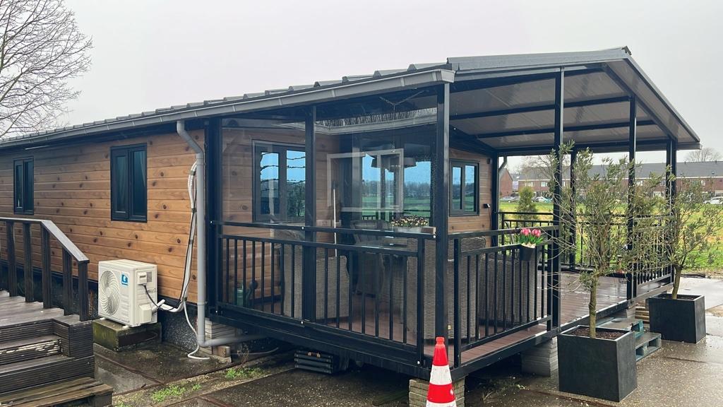 Tiny house / chalet nieuw, Caravans en Kamperen, Tot en met 4
