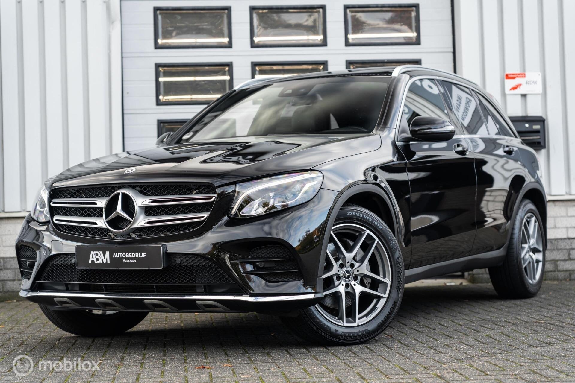 Mercedes GLC-klasse 250 4MATIC AMG PANO TREKHAAK CAMERA VOL!, Auto's, Gebruikt, 4 cilinders, Leder, Vierwielaandrijving