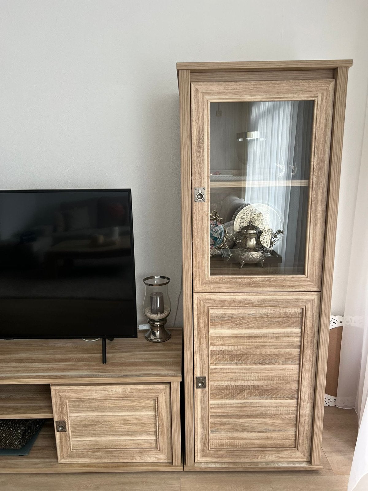 Foto 4 van Complete Woonkamerset: Salontafel, TV-meubel en Vitrinekaste