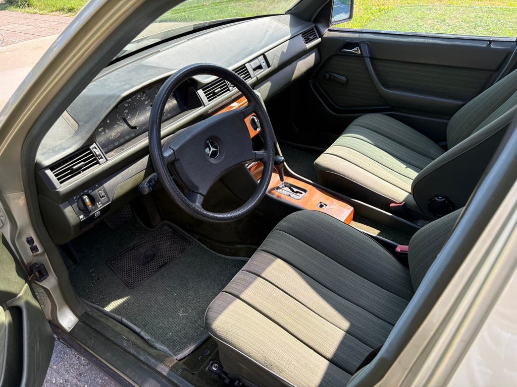 Mercedes-Benz W124 uit 1985 – Belastingvrij, foto 4
