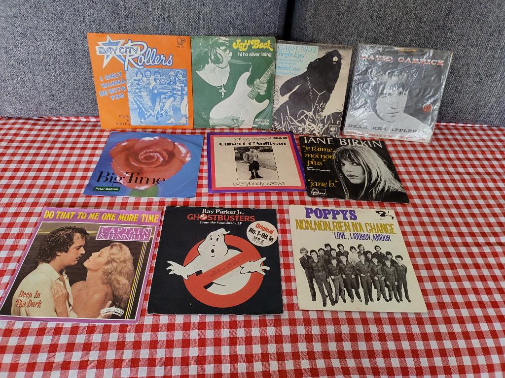 Partij Singles  70 st, o.a. Scorpions, Mud, Jef Beck etc., Fotohoes, Ophalen of Verzenden, Gebruikt, Pop