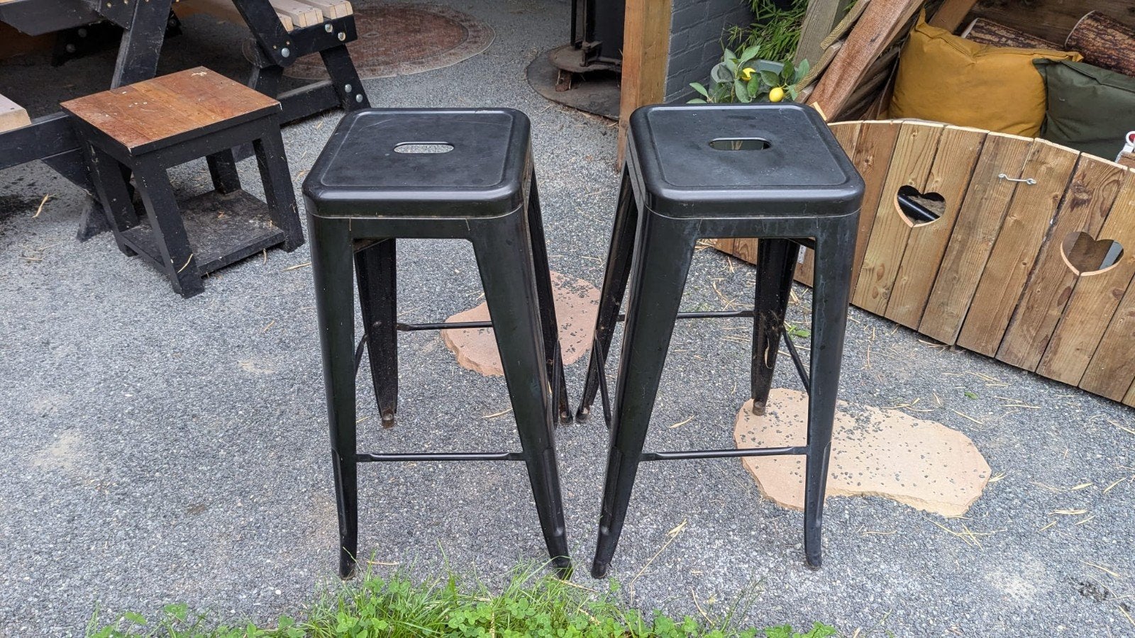 Zwarte metalen stapelbare krukken voor buiten/tuin, Ophalen, Gebruikt, 60 tot 90 cm, Metaal
