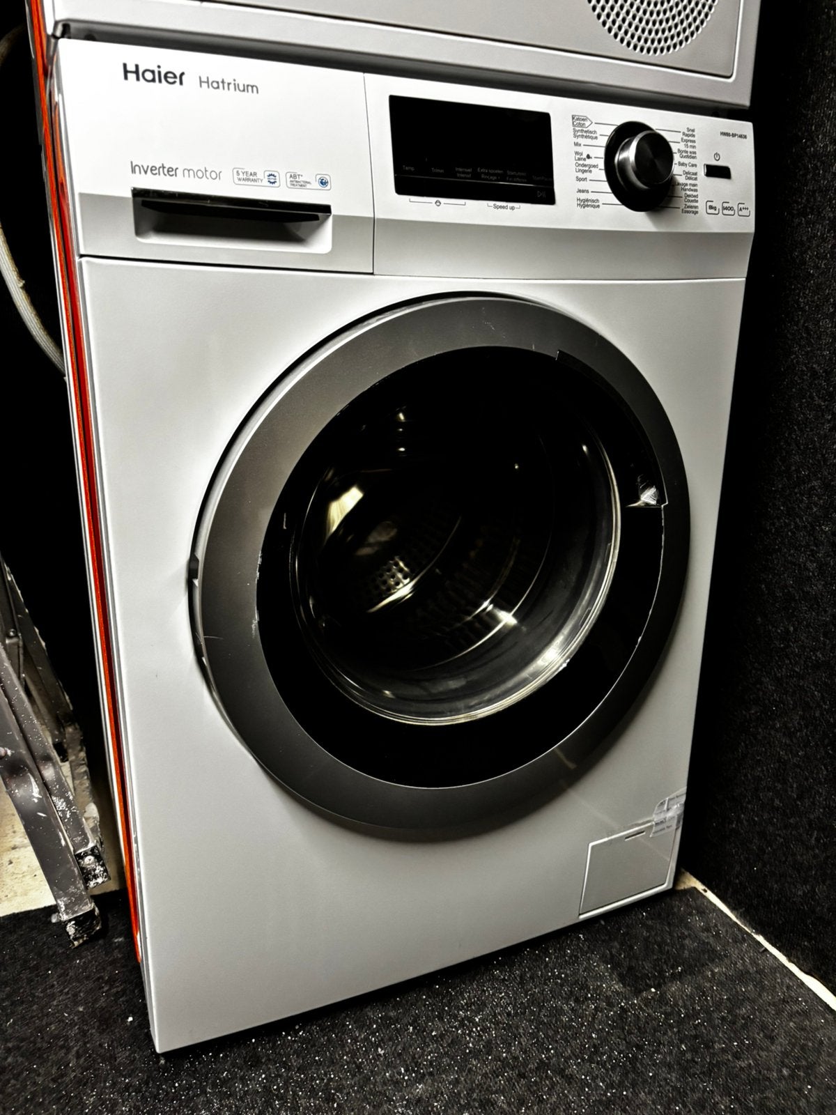 Wasmachine 8KG - zgan - Haier, Witgoed en Apparatuur, Ophalen, 1200 tot 1600 toeren, 8 tot 10 kg, Zo goed als nieuw