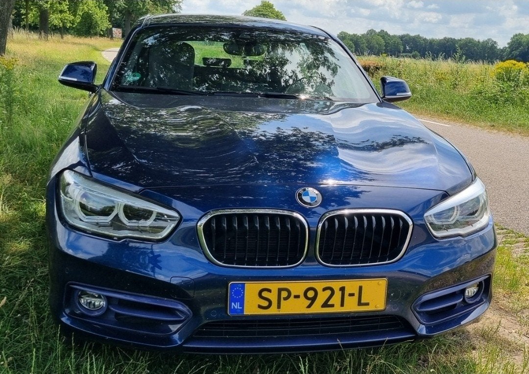 BMW 1-serie 120i sportline/high ex./aut/ 99k/leder/2018, Auto's, BMW, 1998 cc, Achterwielaandrijving, Zwart, Blauw