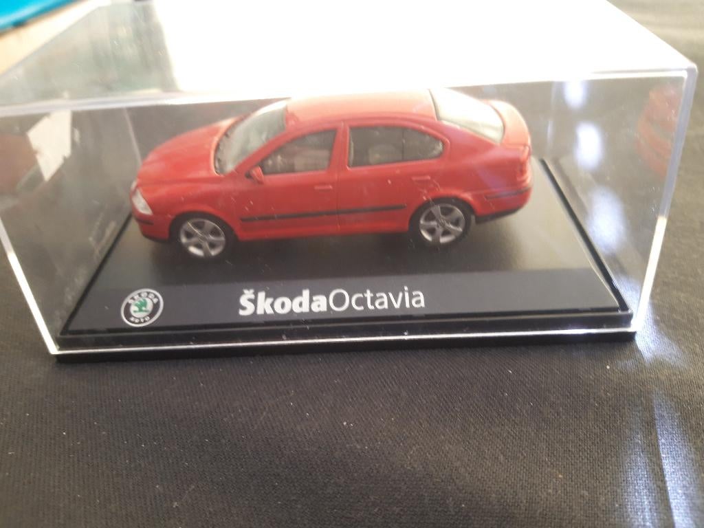 Skoda Octavia rood –  Abrex 1:43, Hobby en Vrije tijd, Modelauto's | 1:43, Ophalen of Verzenden, Zo goed als nieuw, Auto, Overige merken