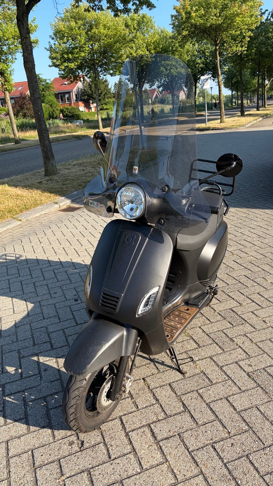 AGM Vx50, Matzwarte scooter met windscherm, Fietsen en Brommers, Overige merken, Gebruikt, Ophalen of Verzenden, Benzine