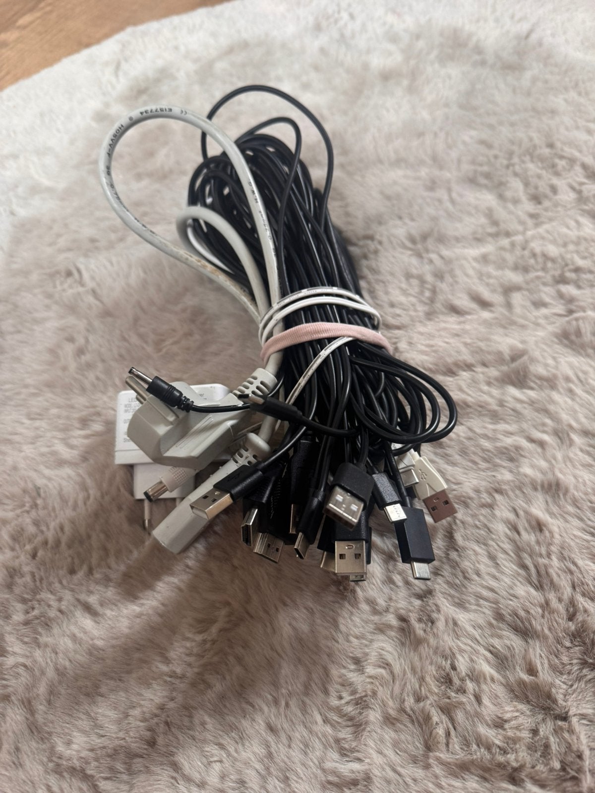 Verschillende kabels, usb-c, HDMI, voeding etc., Computers en Software, Pc- en Netwerkkabels, Ophalen, Zo goed als nieuw
