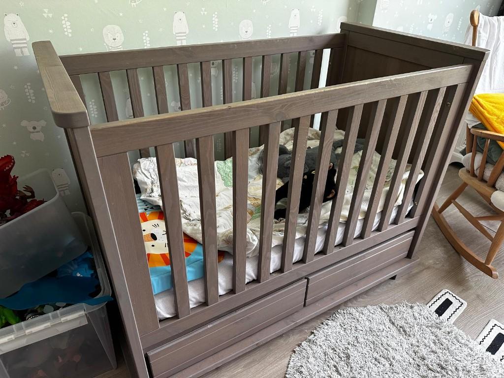 Complete baby-/kinderkamer van echt hout, Kinderen en Baby's, Kinderkamer | Complete kinderkamers, Gebruikt, Jongetje of Meisje