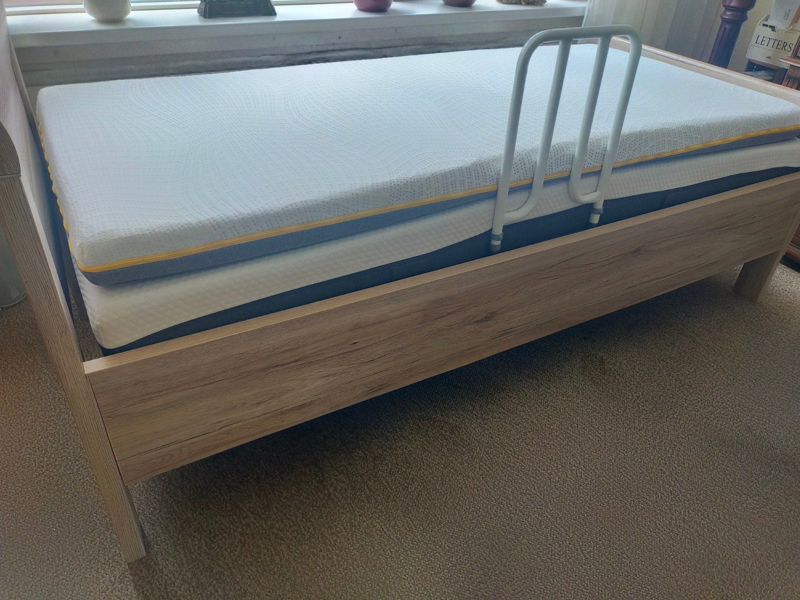 Elektrisch verstelbaar senioren bed,, Ophalen, Verstelbaar, 90 cm, Eenpersoons