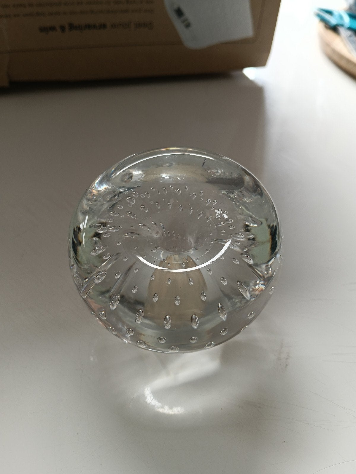 Glazen presse-papier met bubbels, Ophalen