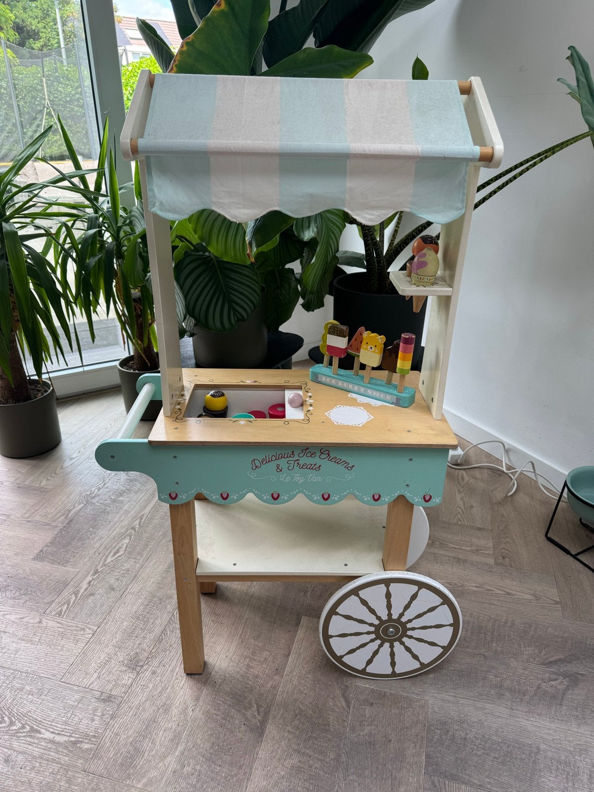 Le Toy Van Houten IJskar met Accessoires, Kinderen en Baby's, Speelgoed | Houten speelgoed, Ophalen, Gebruikt, Meubelstuk of Keukentje