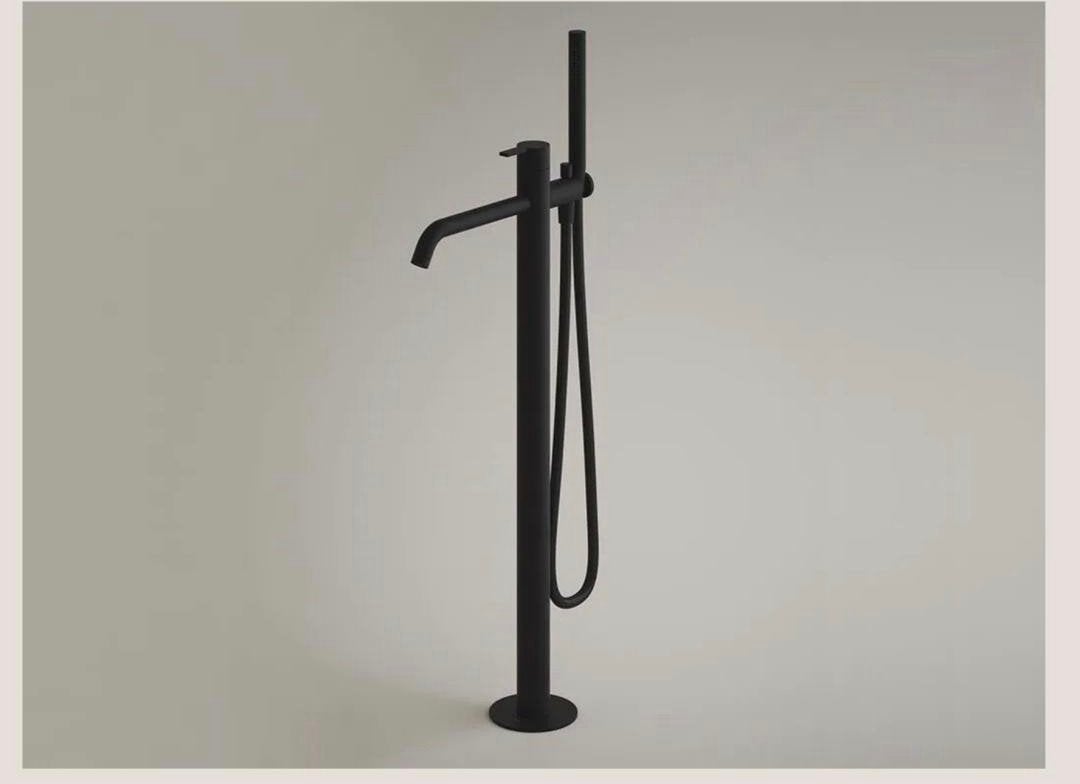Nieuwe Vrijstaande Badkraan met Handdouche - Mat Zwart, Ophalen of Verzenden, Nieuw, Met douche