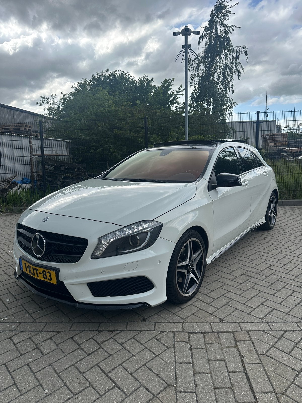 Mercedes-Benz A-Klasse A180 AMG 1.6 Blue Efficiency 2013 Wit, Auto's, Voorwielaandrijving, Euro 6, 4 cilinders, 1200 kg