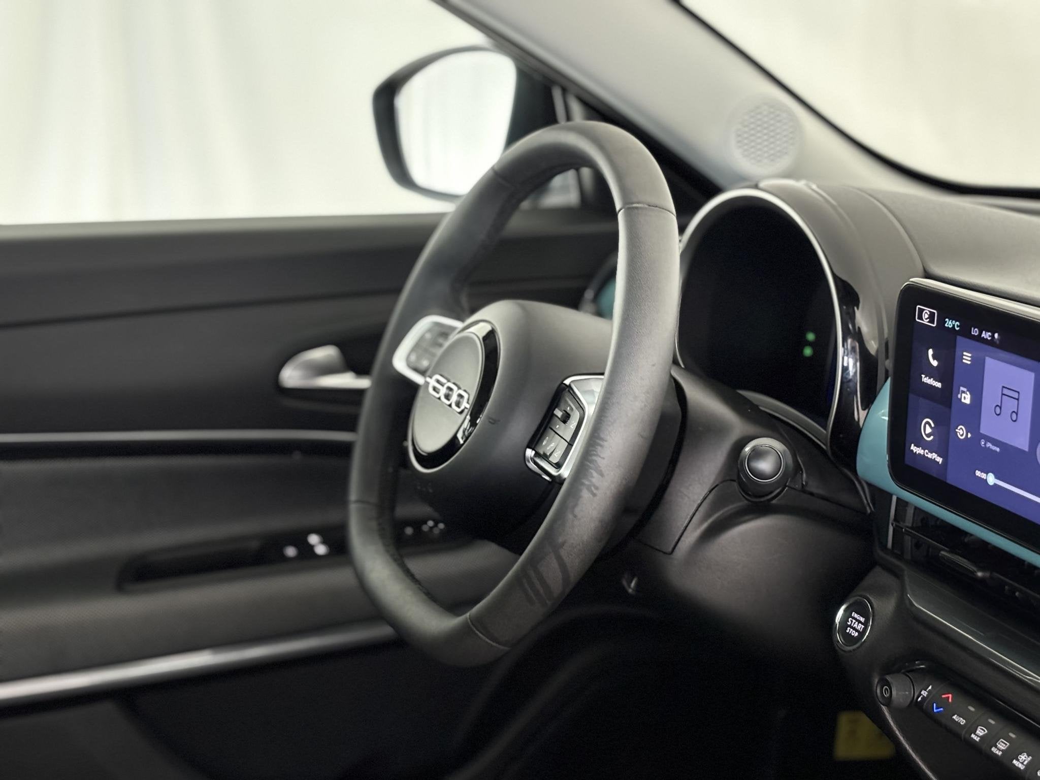 Fiat 600e RED 54 kWh | Apple-Android | Climate control | Cru, Auto's, Fiat, Stof, Gebruikt, Zwart, Blauw