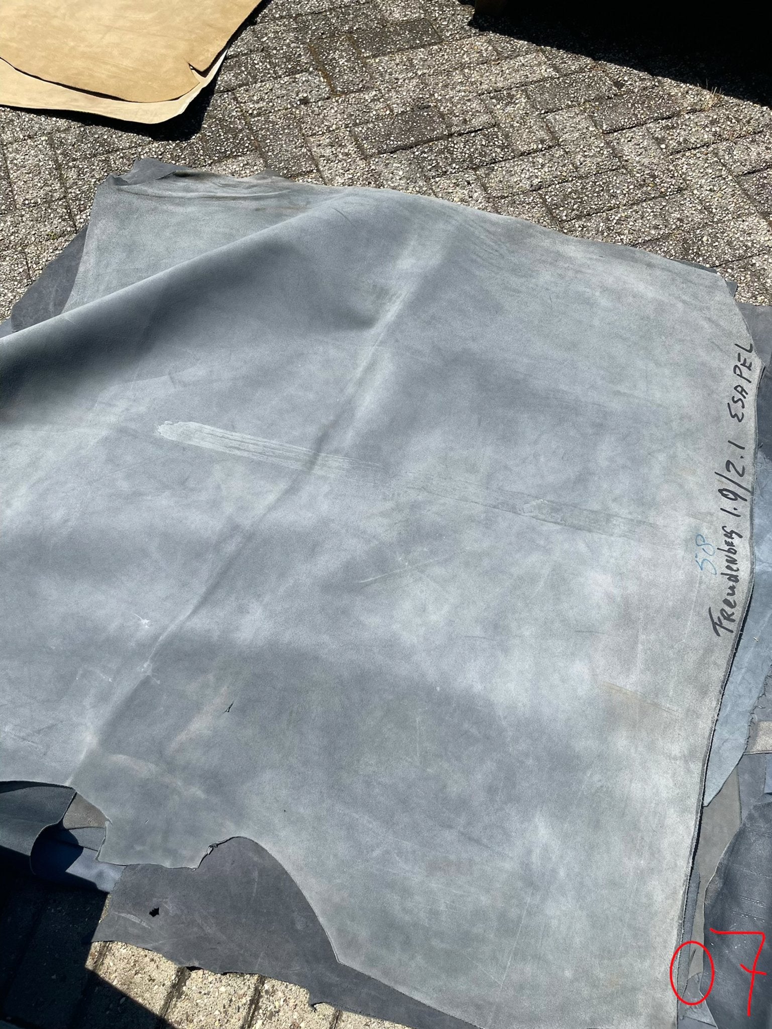 Suede dun leer antraciet - 10 vellen, totaal 15m2, Hobby en Vrije tijd, Stoffen en Lappen, Gebruikt, Leer of Kunstleer, Ophalen of Verzenden