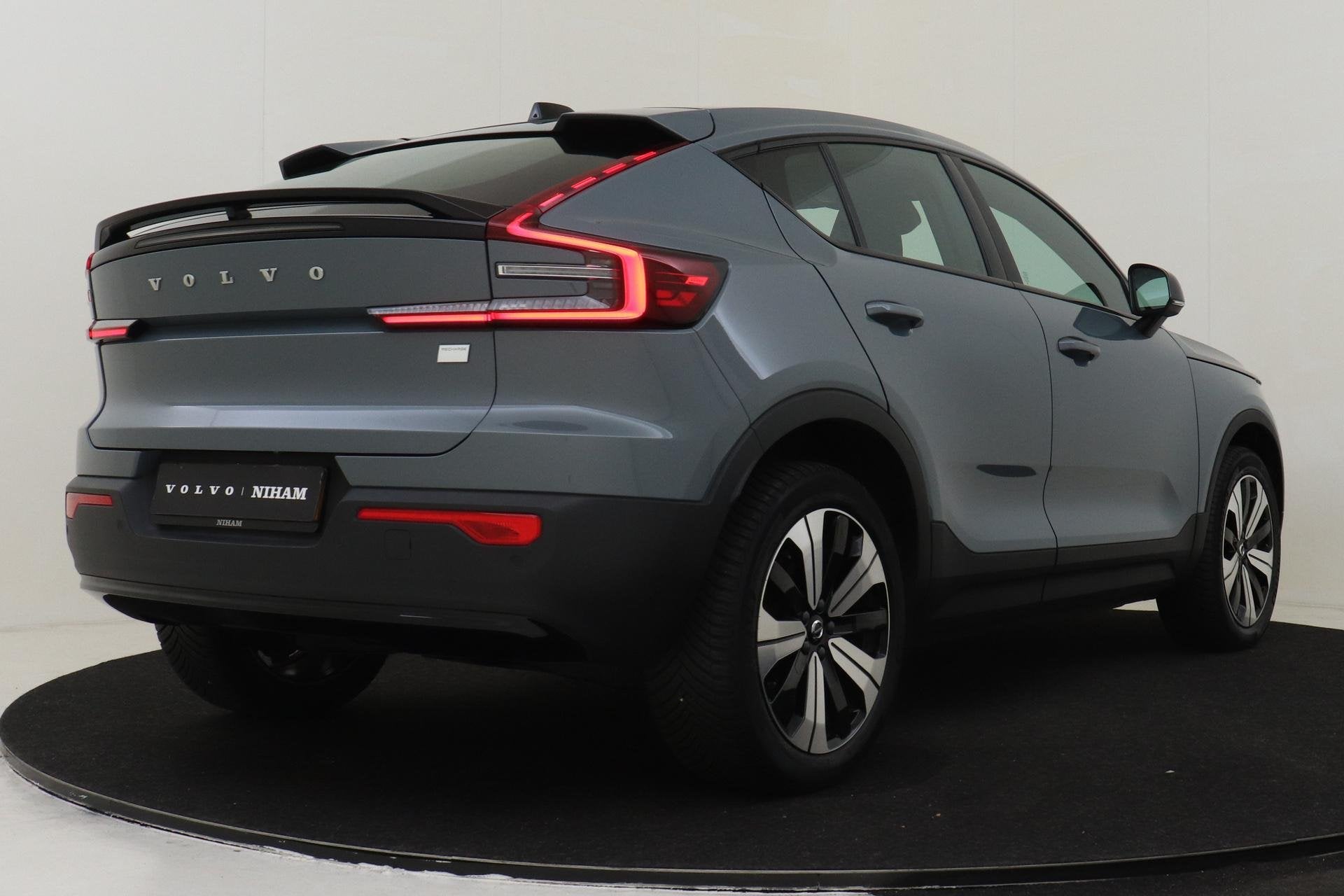 Volvo C40 RECHARGE CORE 69 kWh -PANO.DAK|CRUISE|CARPLAY|TREK, 12 maanden, Stof, Gebruikt, 420 min