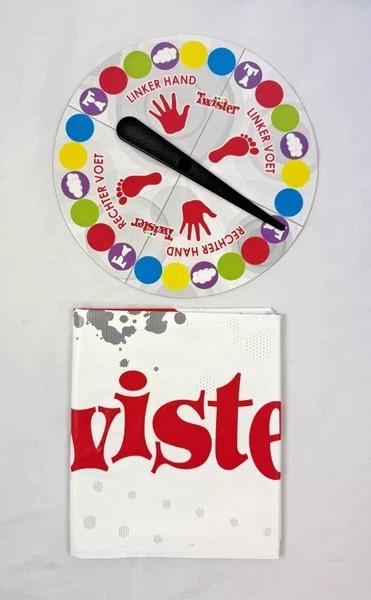 Hasbro Twister Gezelschapsspel Partyspel met 2 extra moves, Hobby en Vrije tijd, Gezelschapsspellen | Bordspellen, Coolsingel 104, 3011 AG Rotterdam, Netherlands
