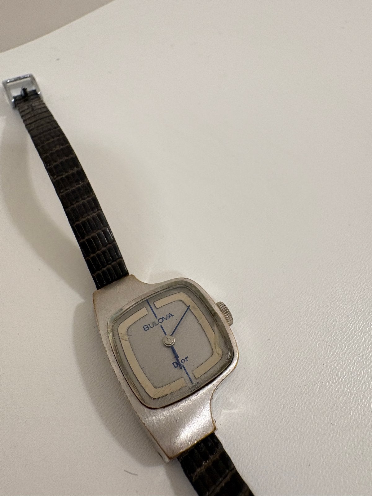 Vintage Bulova Dior Polshorloge - Klein barstje in glas, Sieraden, Tassen en Uiterlijk, Horloges | Antiek, Staal, Met bandje, Polshorloge