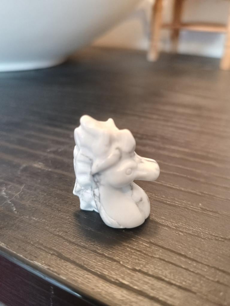 Prachtige witte eenhoorn van howeliet edelsteen, Ophalen, Mineraal