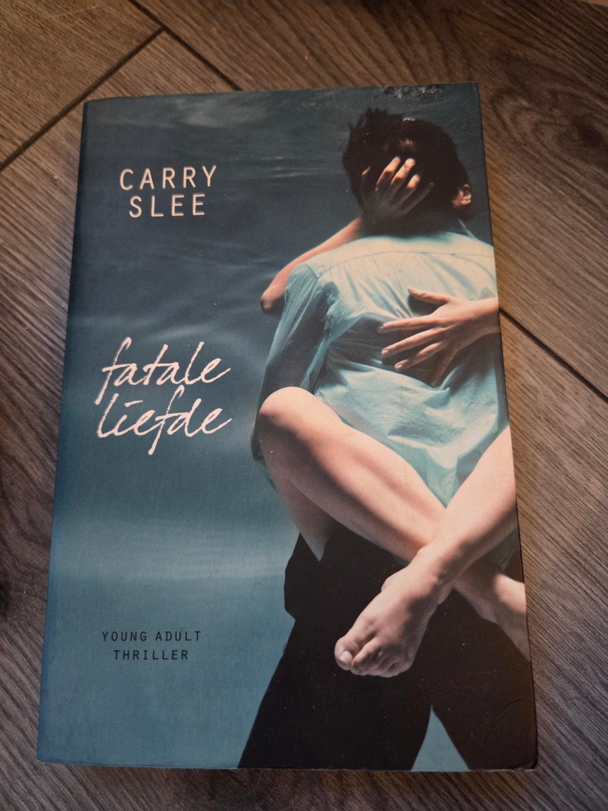Fatale Liefde - Carry Slee (Young Adult Thriller), Ophalen of Verzenden, Zo goed als nieuw, Carry Slee, Nederland