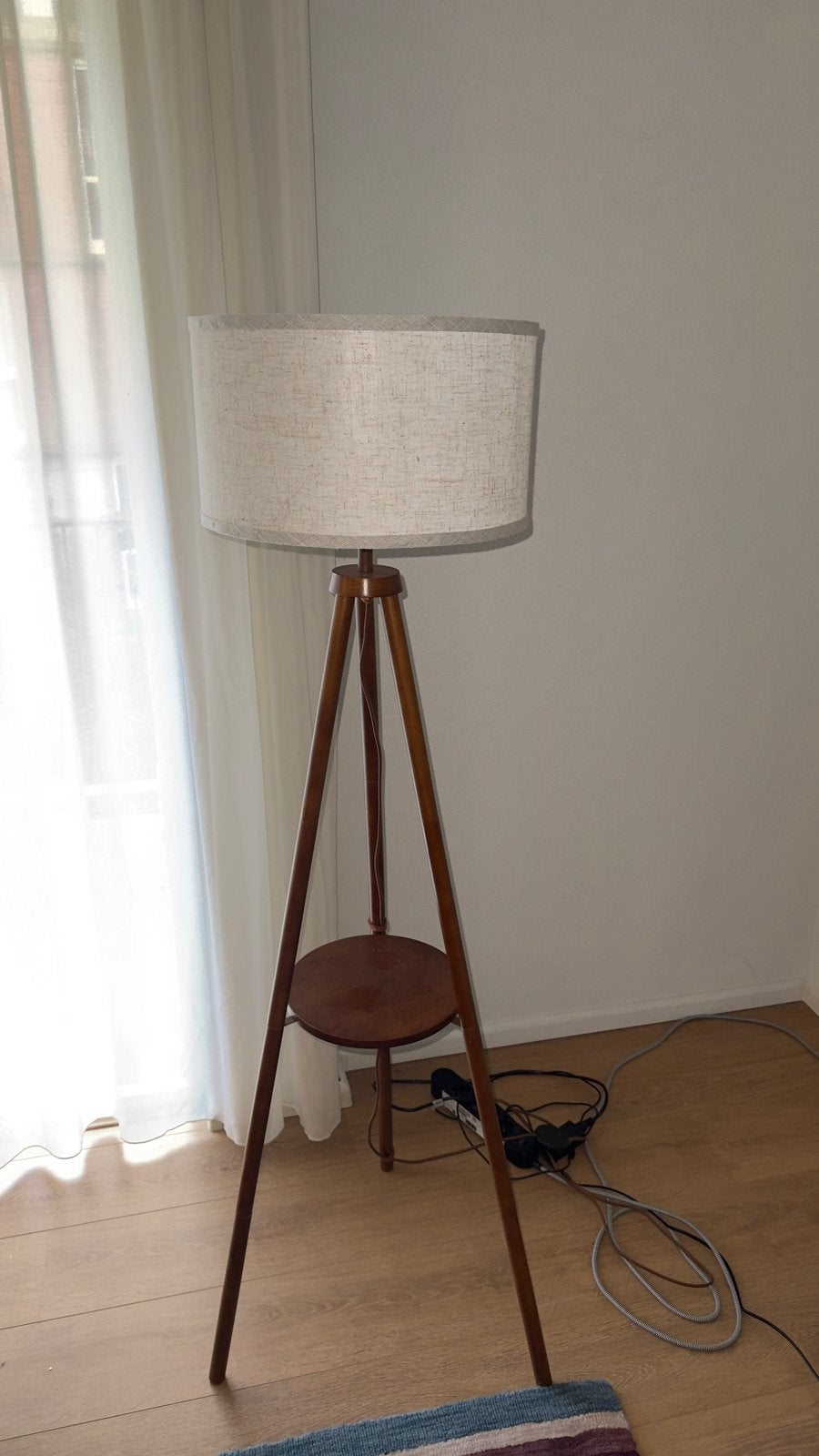 Stijlvolle Tripod Vloerlamp met Houten Frame en Stoffen Kap, Ophalen, E27 (groot), Zo goed als nieuw, 150 tot 200 cm