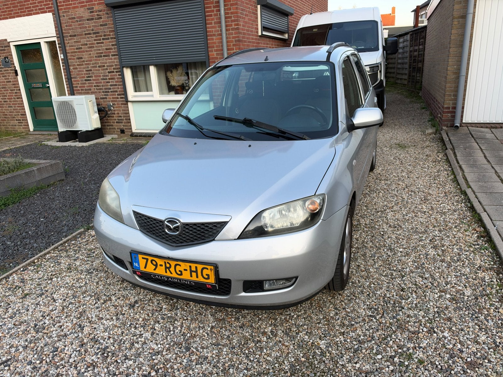 Mazda 2 1.4 16V 2005 Grijs, Voorwielaandrijving, 1025 kg, 15 km/l, 40 €/maand