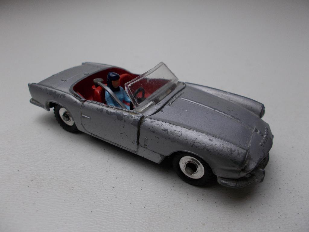 1963 Dinky Toys 114 TRIUMPH SPITFIRE +DRIVER +SEAT BELT! -A-, Hobby en Vrije tijd, Modelauto's | 1:43, Ophalen of Verzenden, Zo goed als nieuw