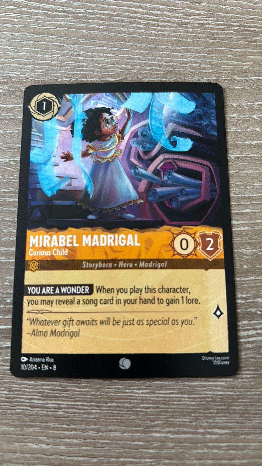 Disney Lorcana Mirabel Madrigal curious 10-204 8JAF nonfoil, Ophalen of Verzenden, Zo goed als nieuw