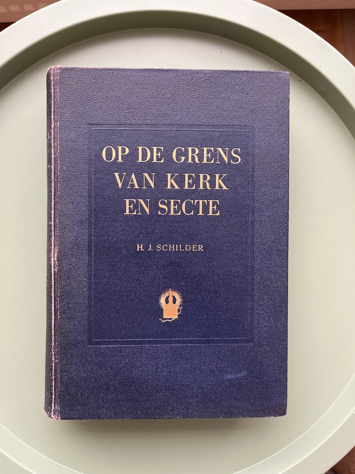 Op de grens van kerk en secte - H.J. Schilder, Ophalen of Verzenden, Gelezen, Christendom | Protestants