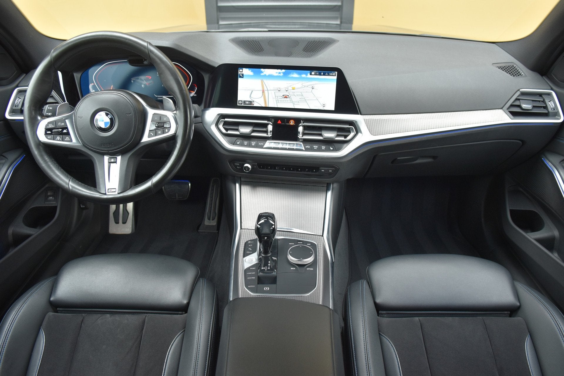 BMW 3-serie 330i High Executive * M-sport pakket * Laser * S, Automaat, Achterwielaandrijving, Gebruikt, 4 cilinders