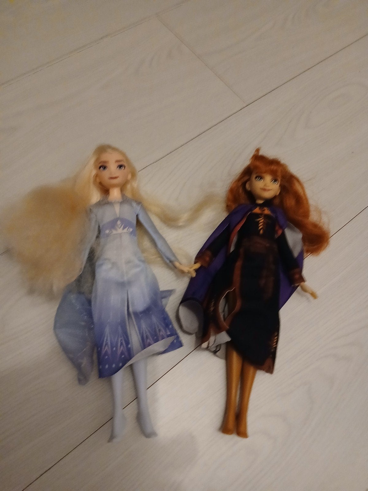 Disney Frozen Elsa en Anna poppen + Barbie, Kinderen en Baby's, Speelgoed | Poppen, Ophalen of Verzenden, Gebruikt, Overige typen