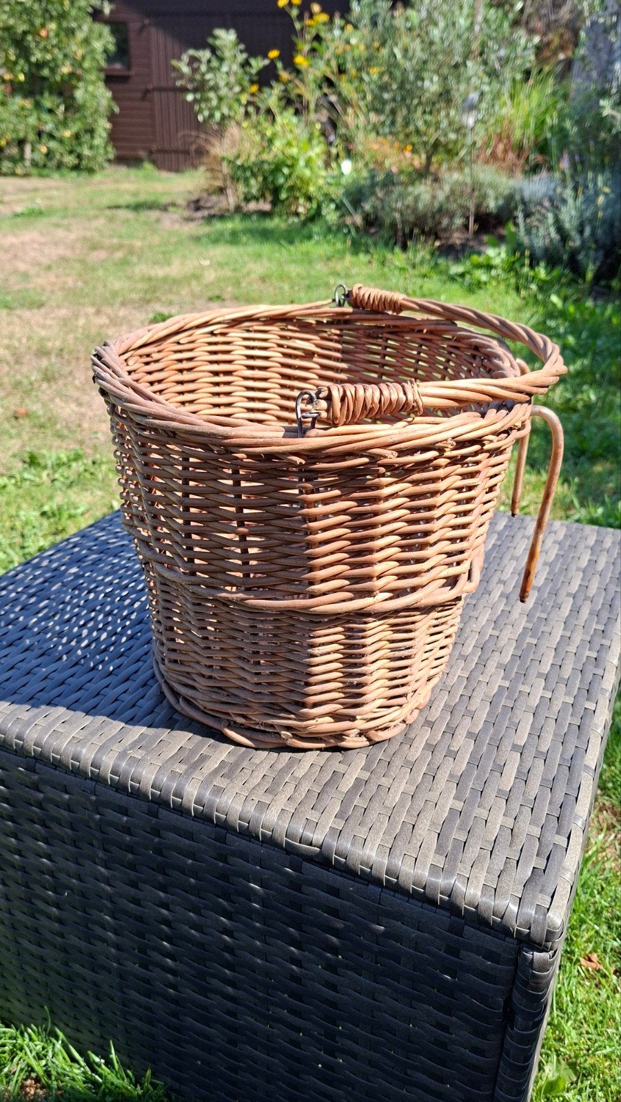 Vintage fietsmand met haken en hengsel (38x30x24 cm), Ophalen of Verzenden, Gebruikt, Fietsmand, Stuurbevestiging
