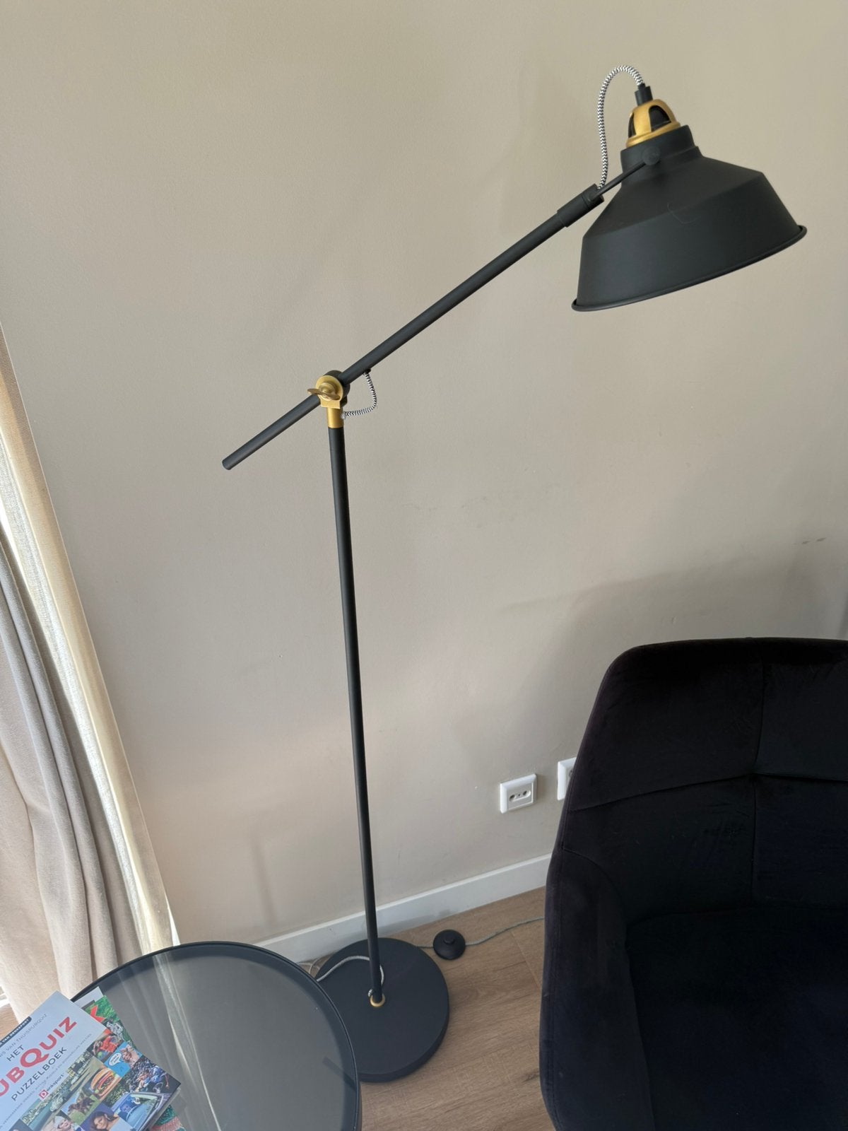 Vloerlamp te koop (zwart/goud), Ophalen, E27 (groot), Zo goed als nieuw, Metaal